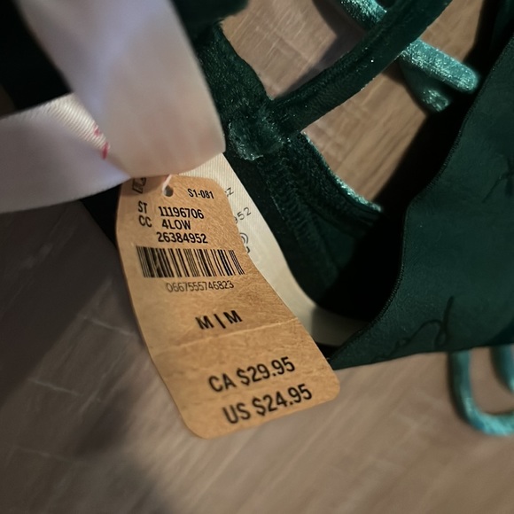 NWT Victoria’s Secret velvet green bra - Picture 4 of 4